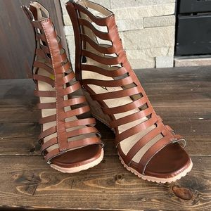 Women’s wedge sandals